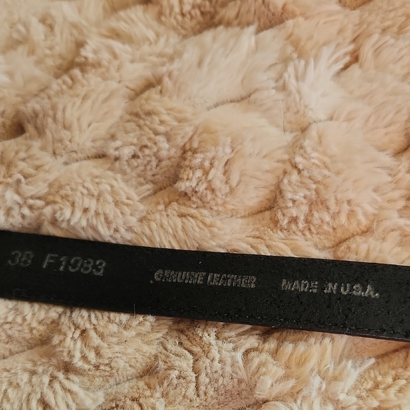 Van Heusen Black Leather Belt with Silver Buckle - Picture 9 of 11